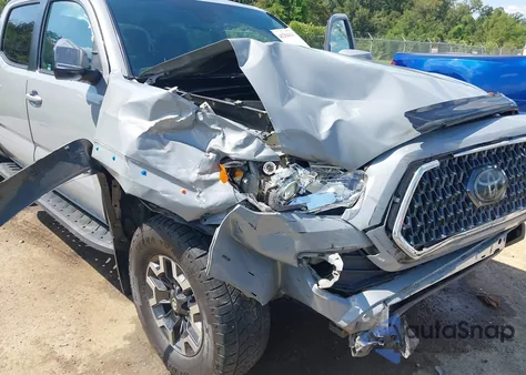 2018 Toyota Tacoma Trd Off Road z USA, uszkodzony, nr VIN 3TMCZ5AN5JM175269